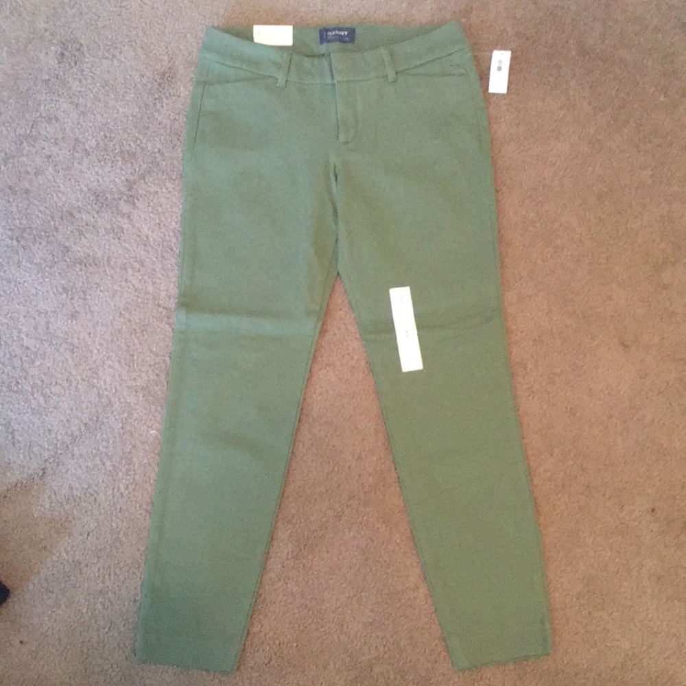 NWT Olive Green Old Navy Pixie Pant Size 4